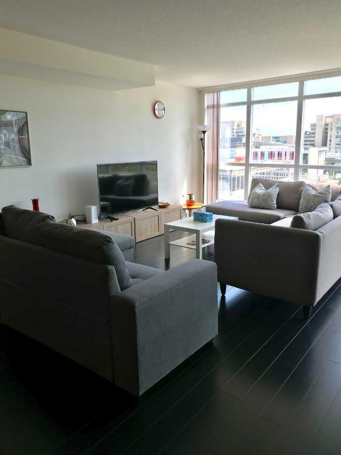 Toronto City Place Condo Families Only ภายนอก รูปภาพ